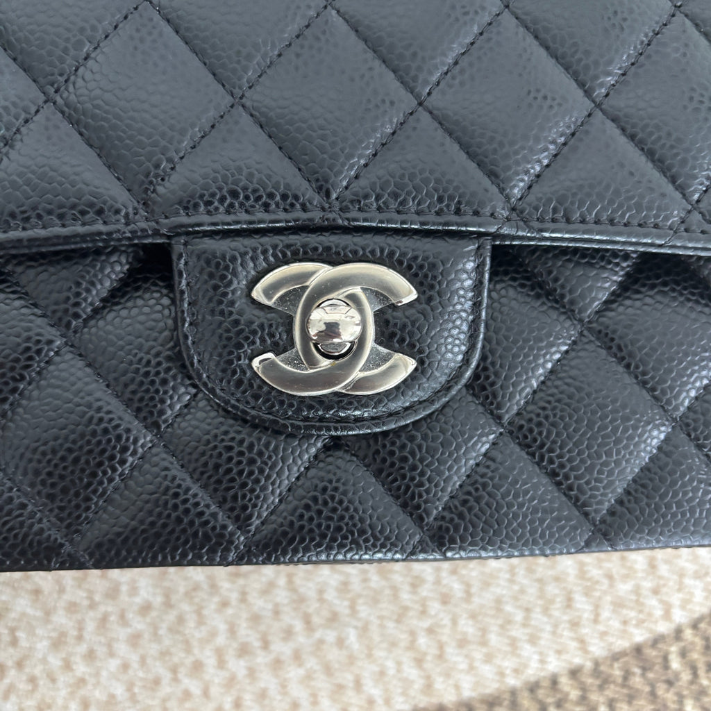 【Chanel】Chanel Medium Classic Flap Bag 25, Black Caviar, Silver-Tone Hardware-7213009