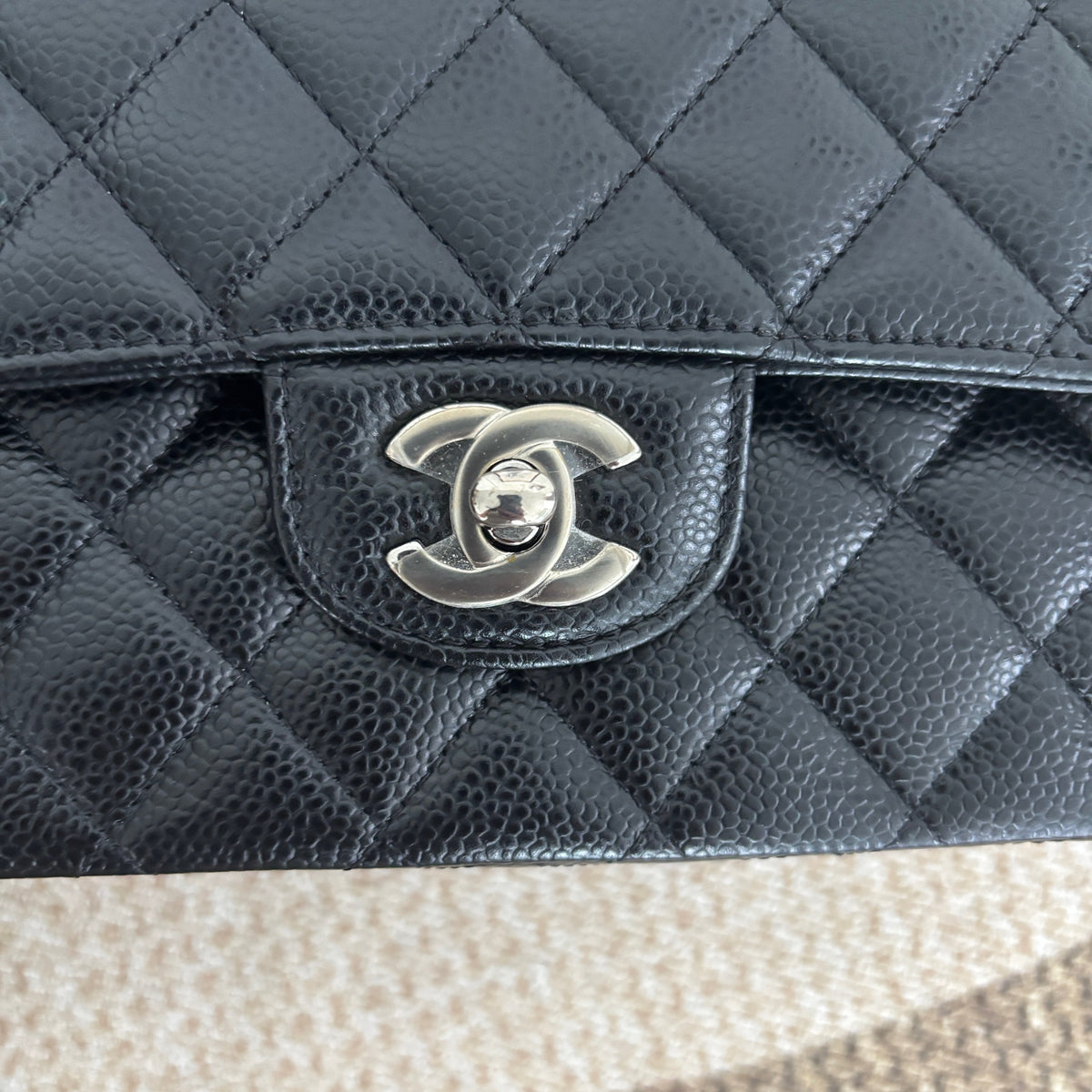【Chanel】Chanel Medium Classic Flap Bag 25, Black Caviar, Silver-Tone Hardware-7213009