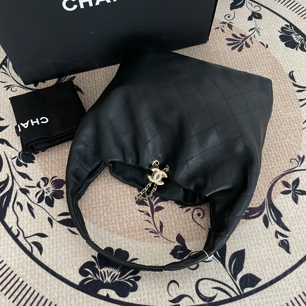【Chanel】Chanel 26C Black Caviar Hobo Bag, Gold-Tone Hardware-0200161