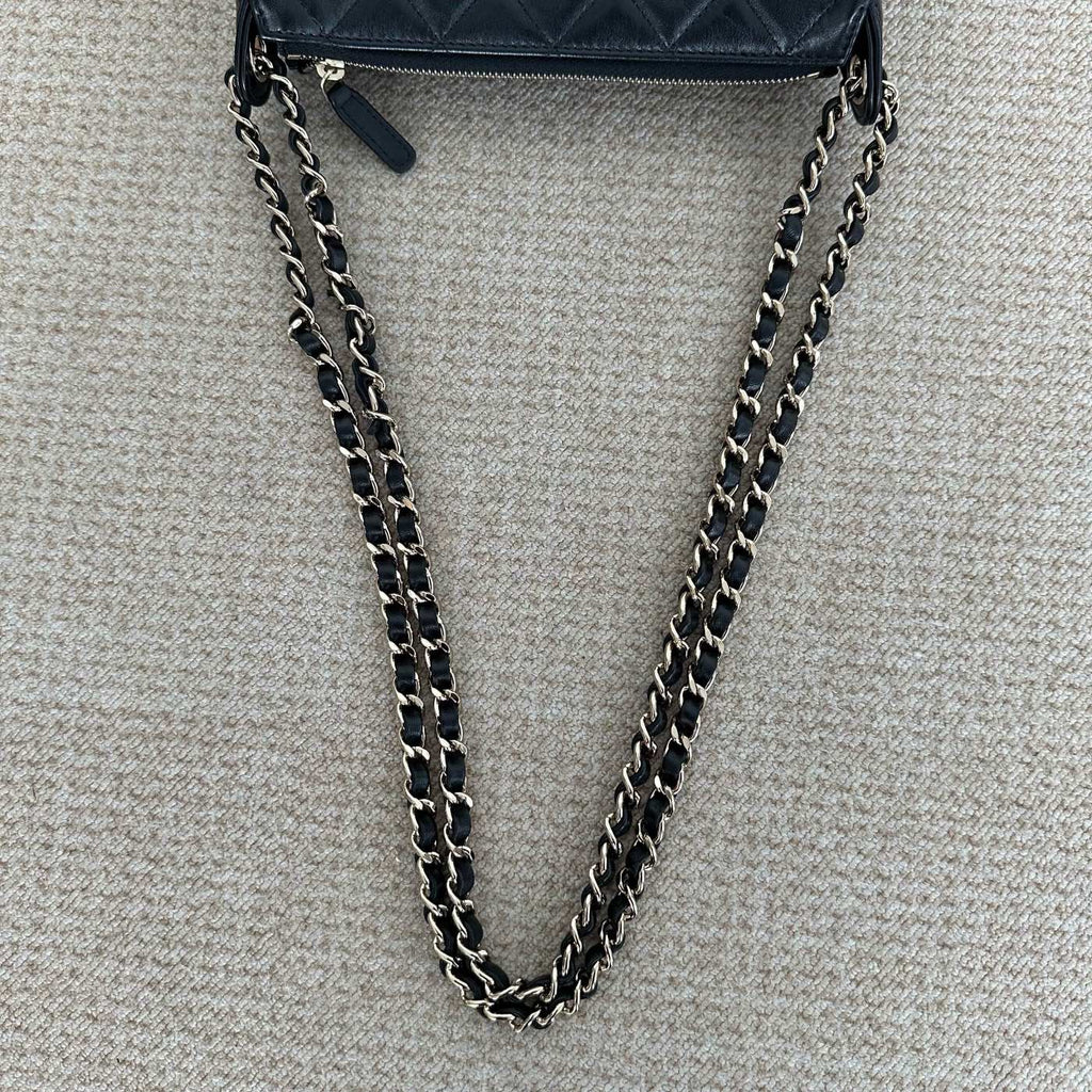 【Chanel】Chanel 25C Black Gold Shiny Leather Camera Bag