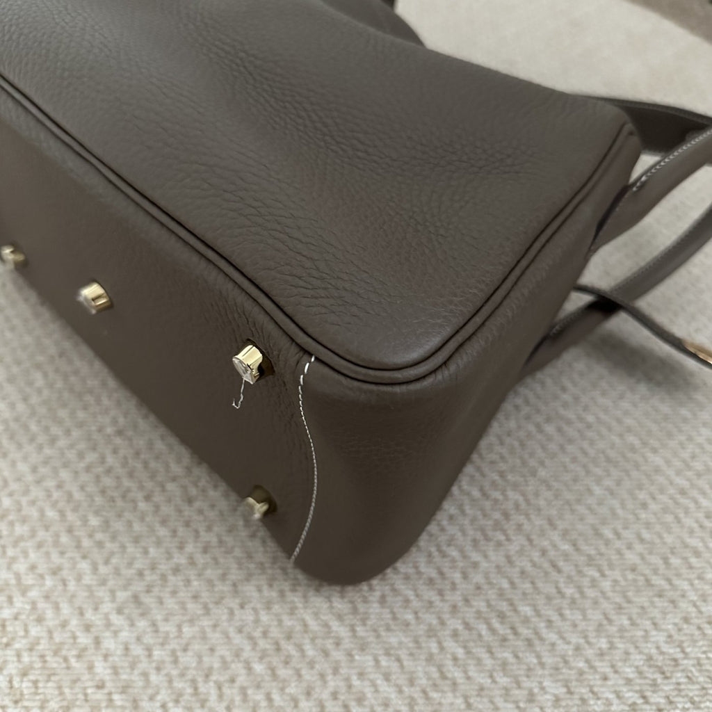 【Hermes】Hermès Lindy 26 Etoupe Gold Hardware B Stamp