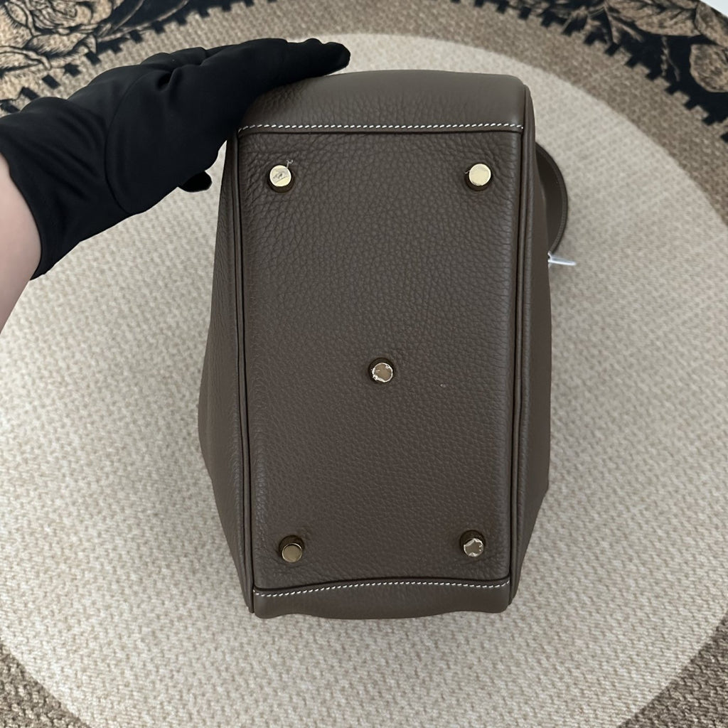 【Hermes】Hermès Lindy 26 Etoupe Gold Hardware B Stamp