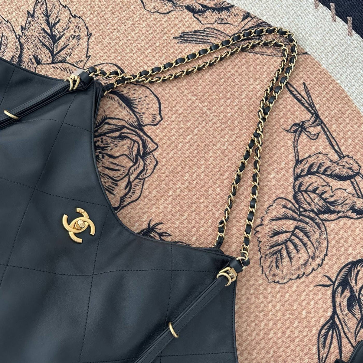 【Chanel】Chanel Black Caviar Hobo Bag with Matching Pouch, Gold-Tone Hardware-7207232