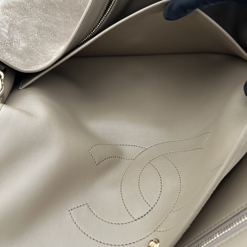 【Chanel】Chanel 26S Suede CF Airport Flap Bag