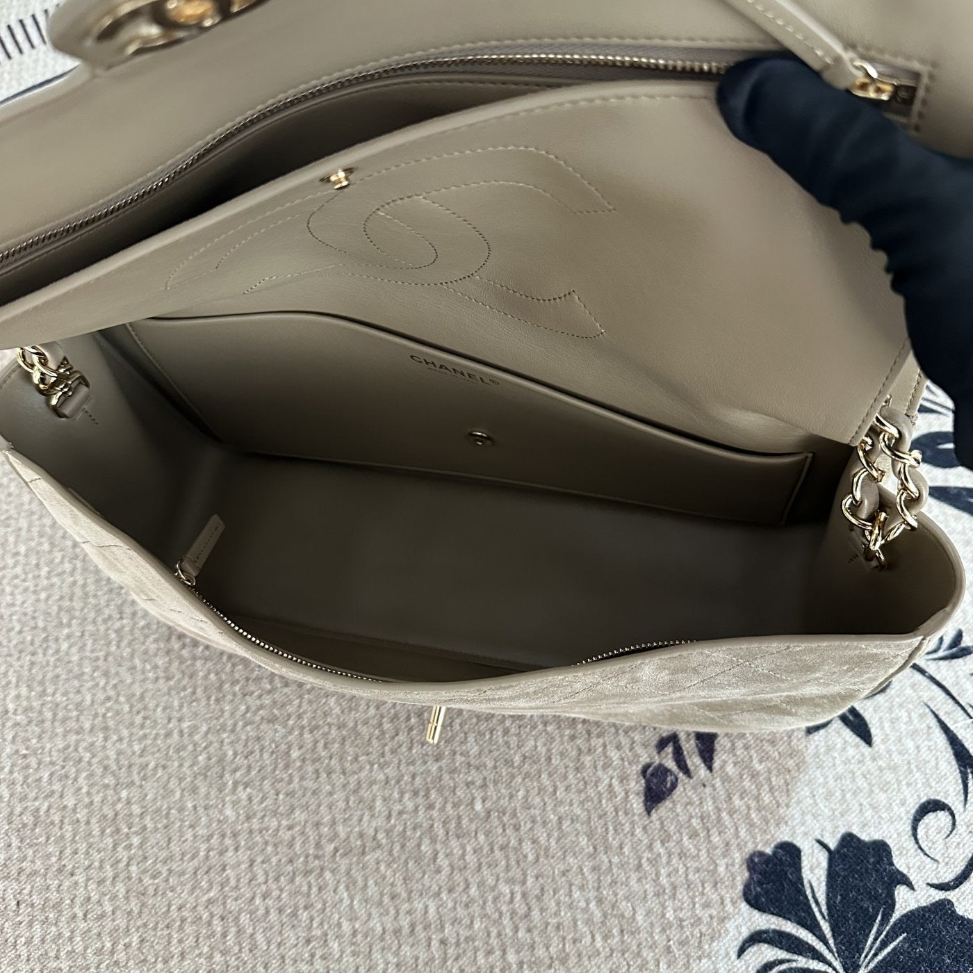 【Chanel】Chanel 26S Suede CF Airport Flap Bag