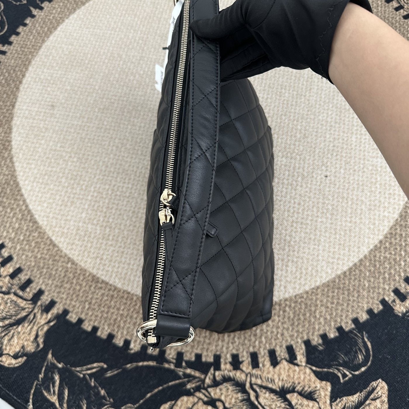 【Chanel】Chanel Black Hippie Hobo Bag