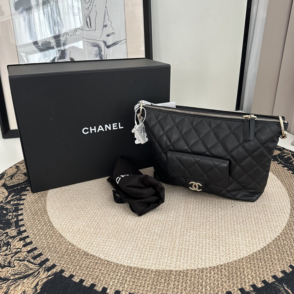【Chanel】Chanel Black Hippie Hobo Bag