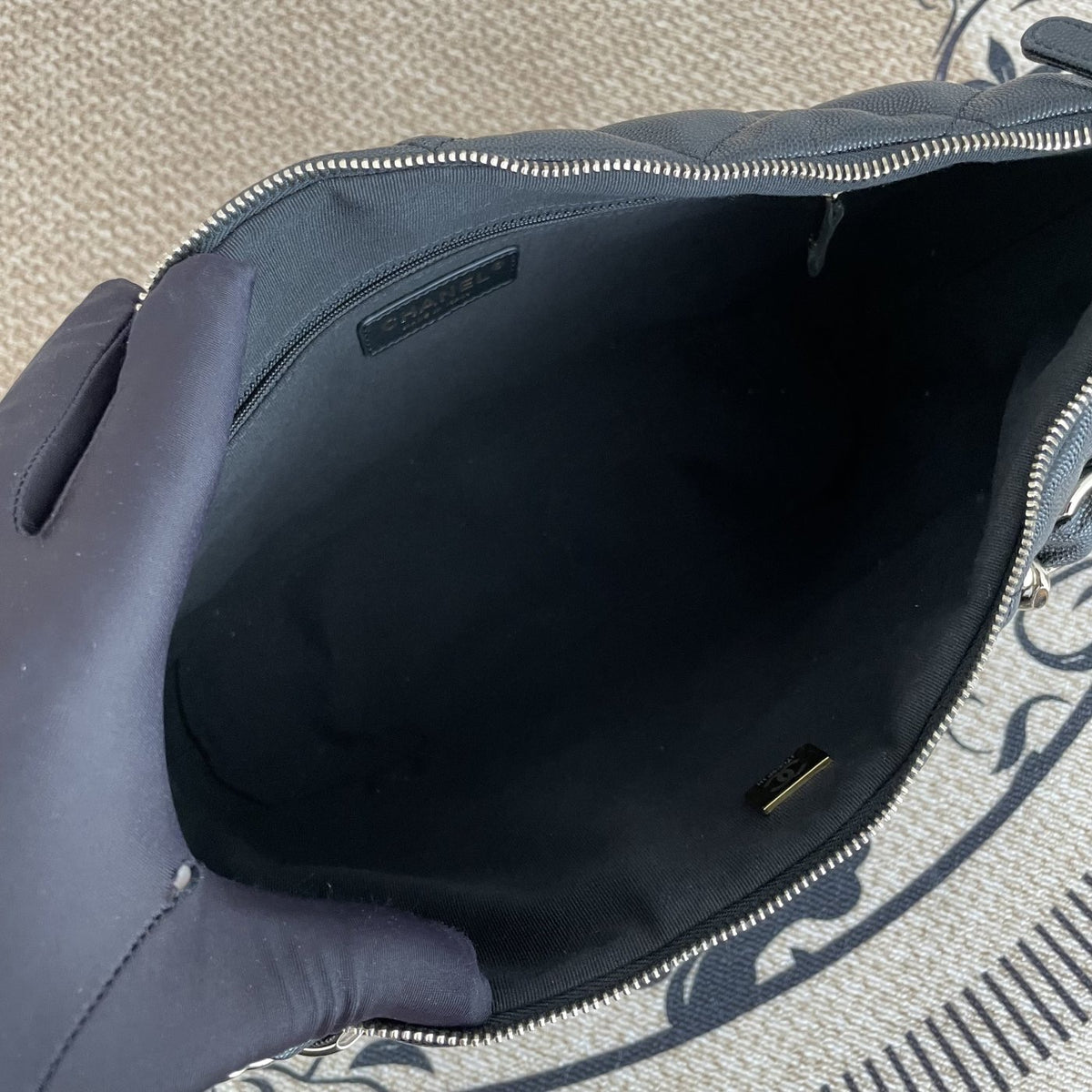 【Chanel】Chanel 24P Black Hobo Bag