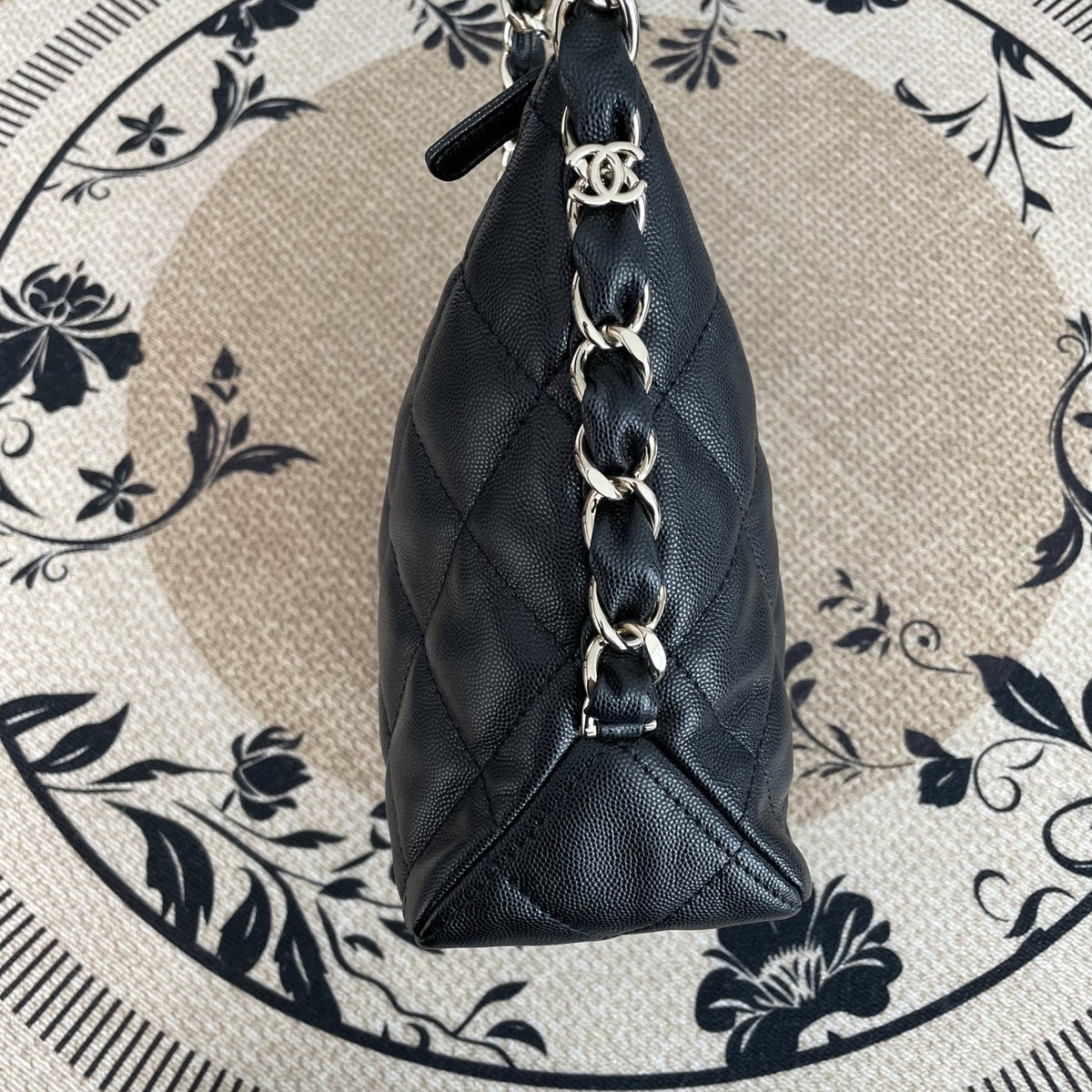【Chanel】Chanel 24P Black Hobo Bag