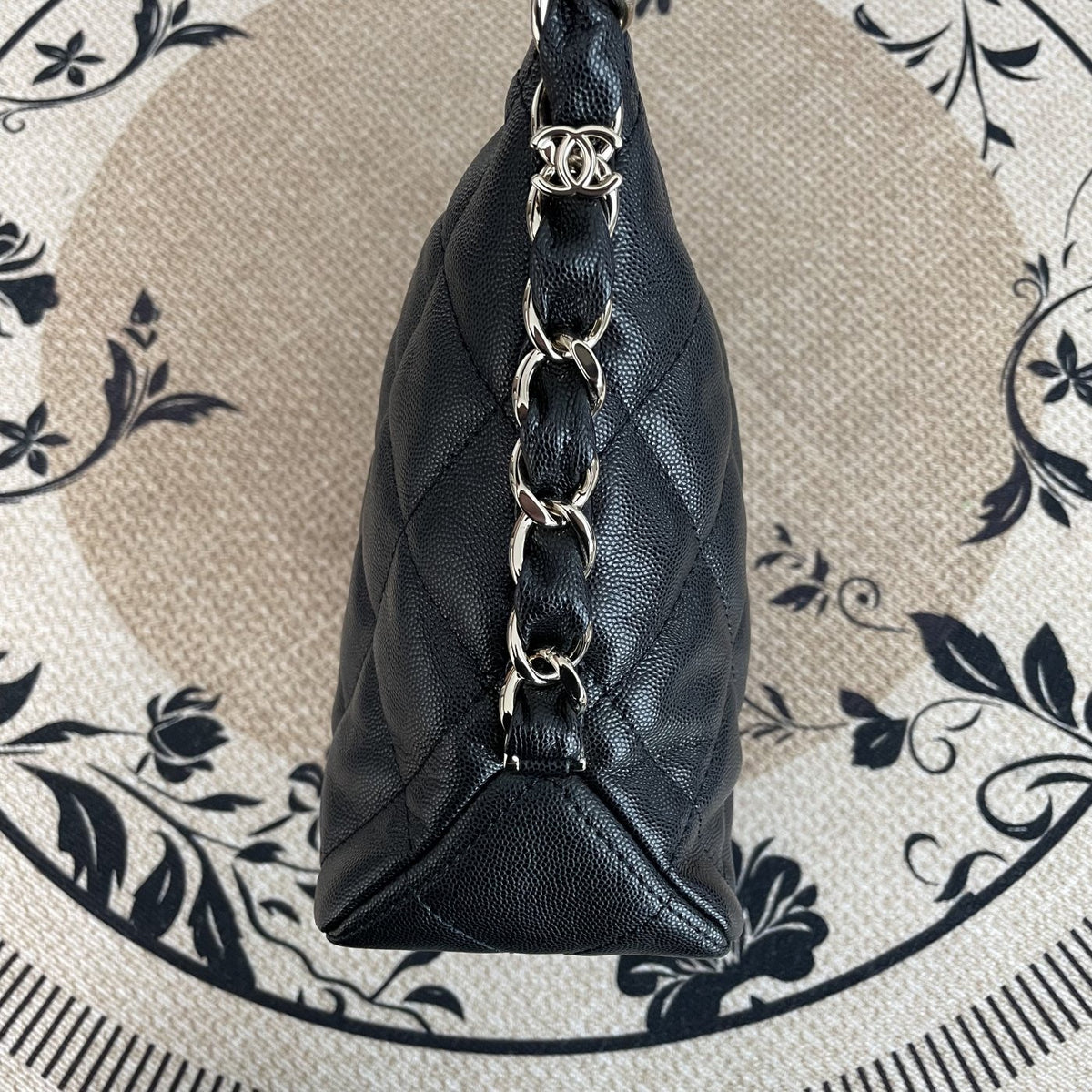 【Chanel】Chanel 24P Black Hobo Bag