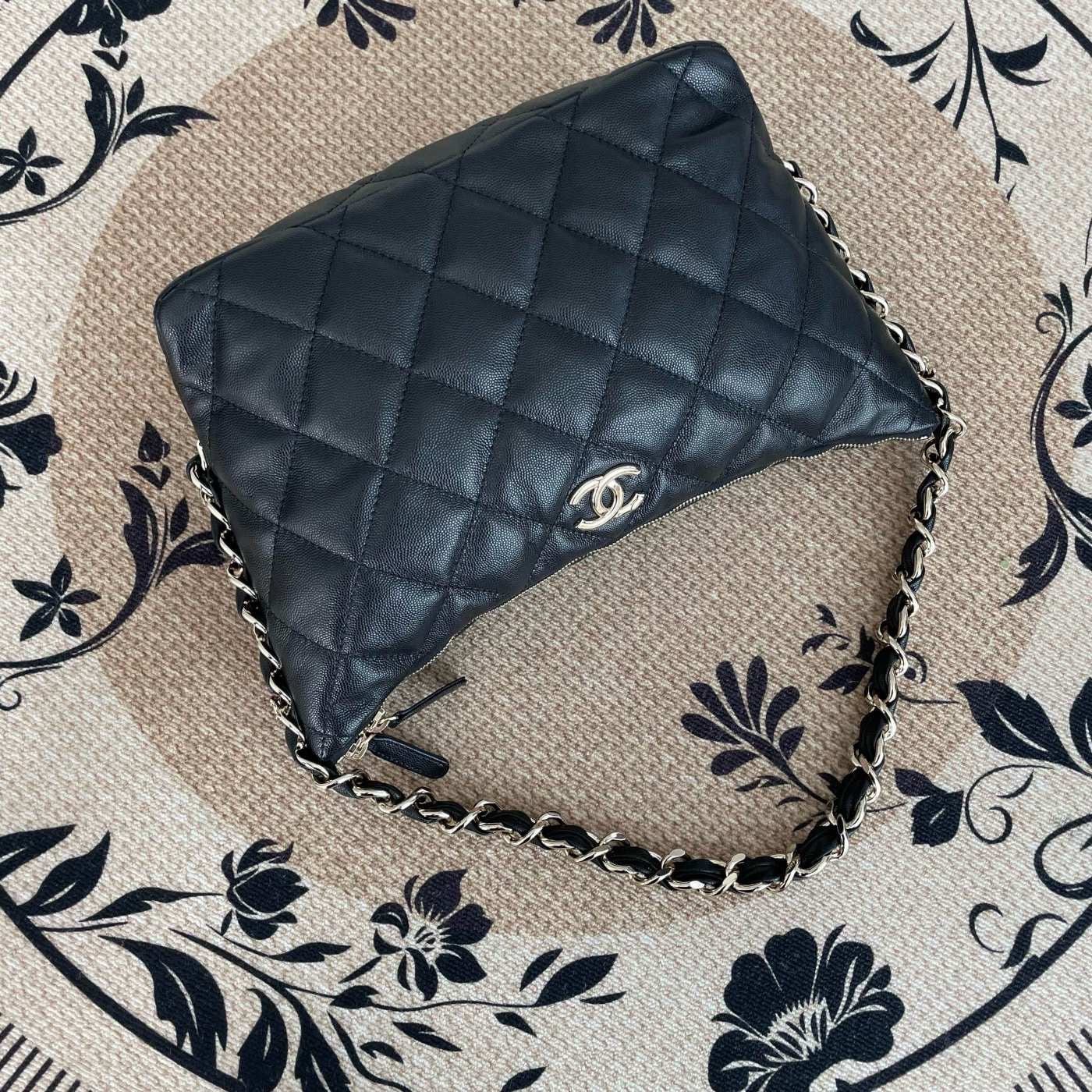 【Chanel】Chanel 24P Black Hobo Bag