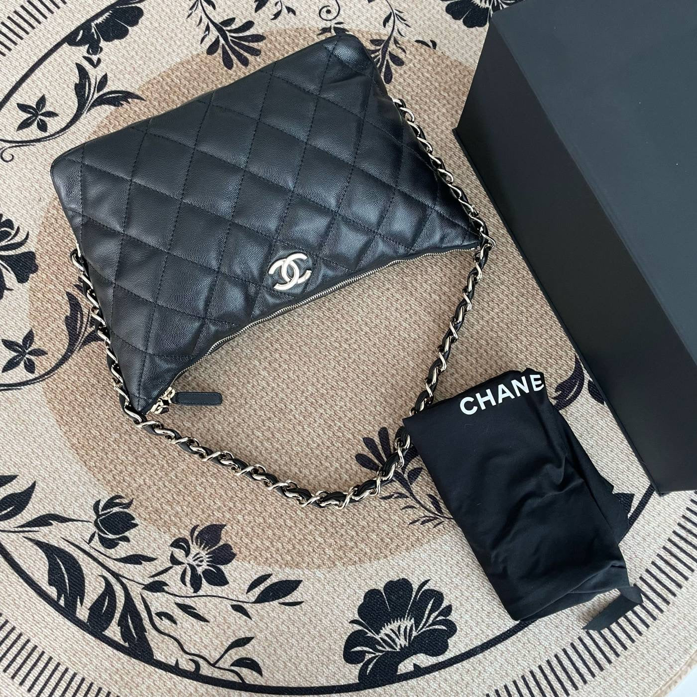 【Chanel】Chanel 24P Black Hobo Bag
