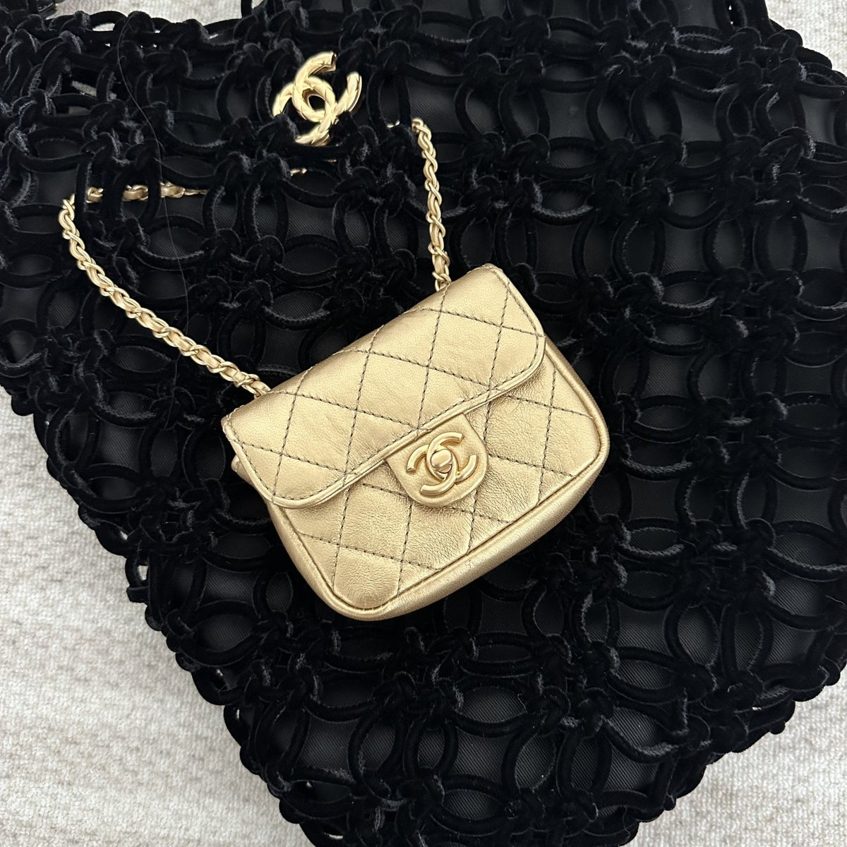 【Chanel】Chanel Black Gold Mesh Tote Mother and Child Bag