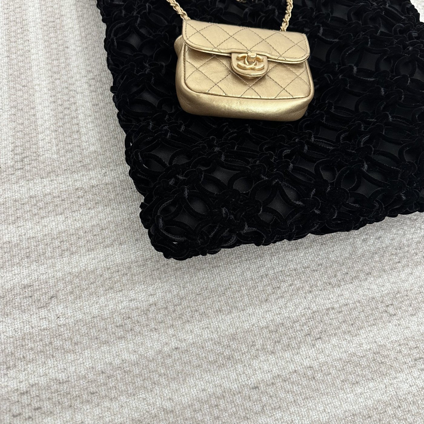 【Chanel】Chanel Black Gold Mesh Tote Mother and Child Bag