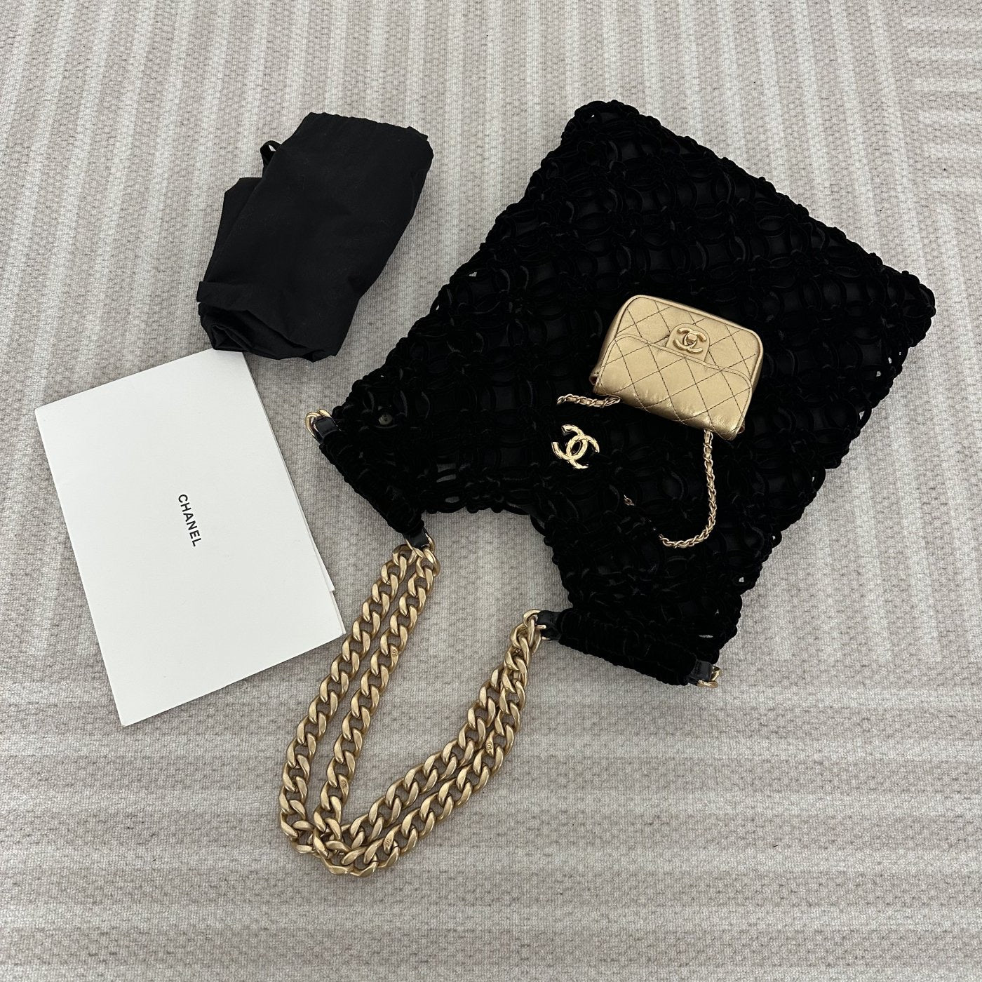 【Chanel】Chanel Black Gold Mesh Tote Mother and Child Bag