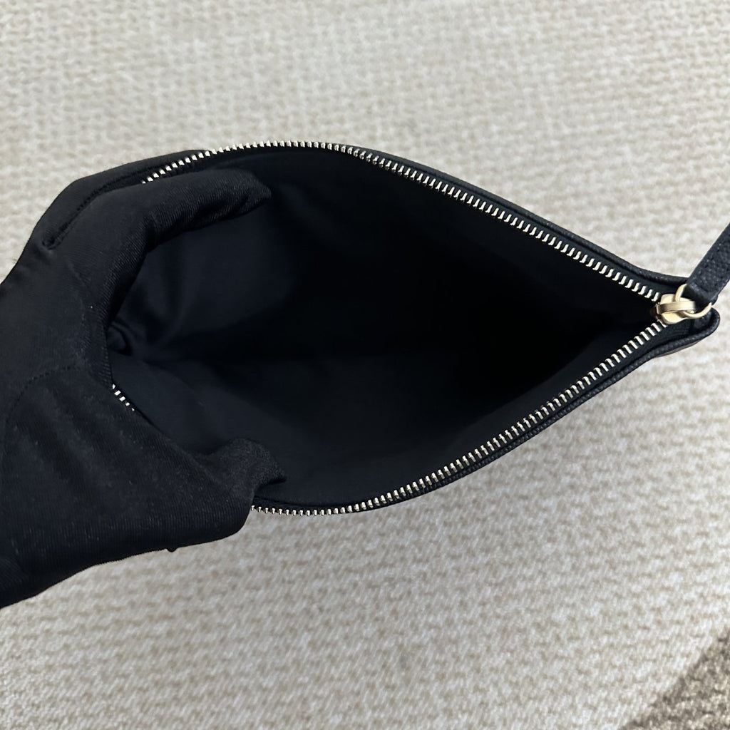 【Chanel】Chanel 25 Bag Medium Black Gold Hardware