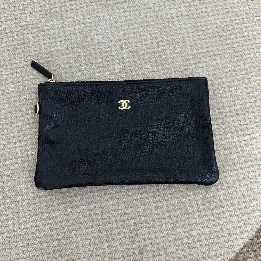 【Chanel】Chanel 25 Bag Medium Black Gold Hardware