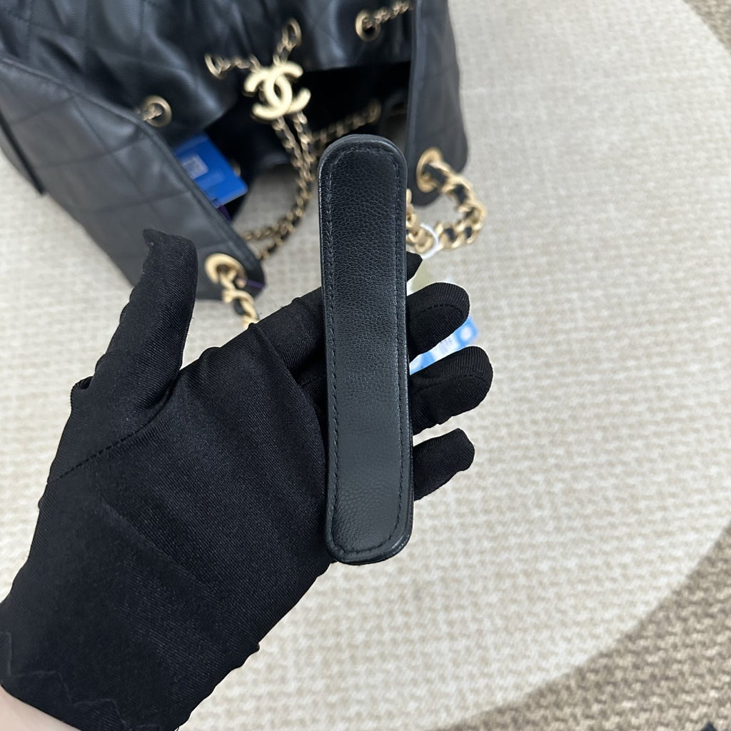 【Chanel】Chanel 25 Bag Medium Black Gold Hardware
