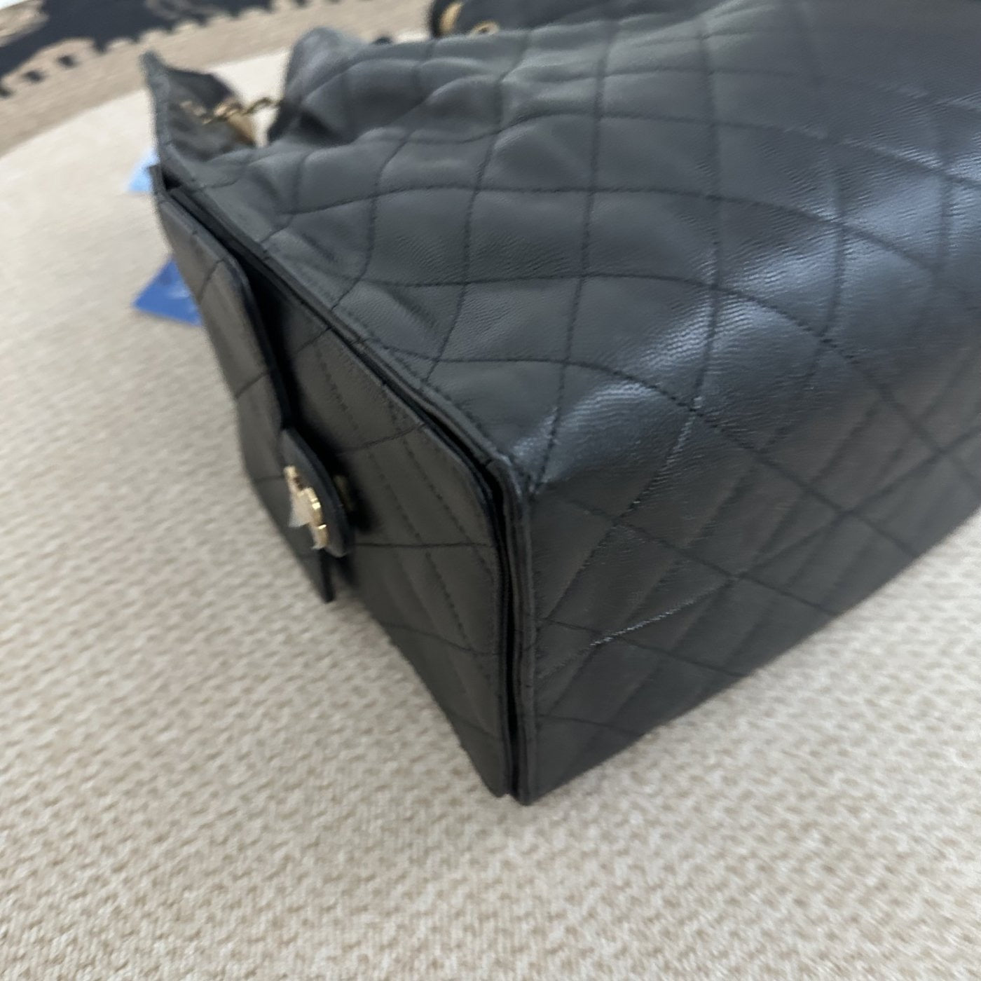 【Chanel】Chanel 25 Bag Medium Black Gold Hardware