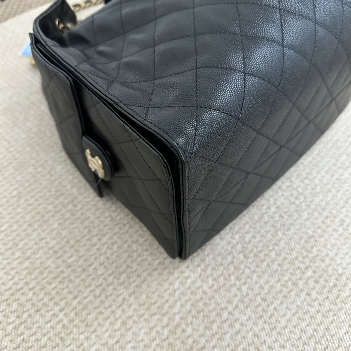 【Chanel】Chanel 25 Bag Medium Black Gold Hardware