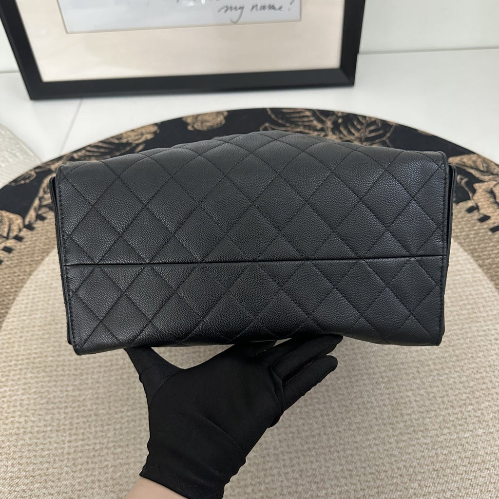 【Chanel】Chanel 25 Bag Medium Black Gold Hardware