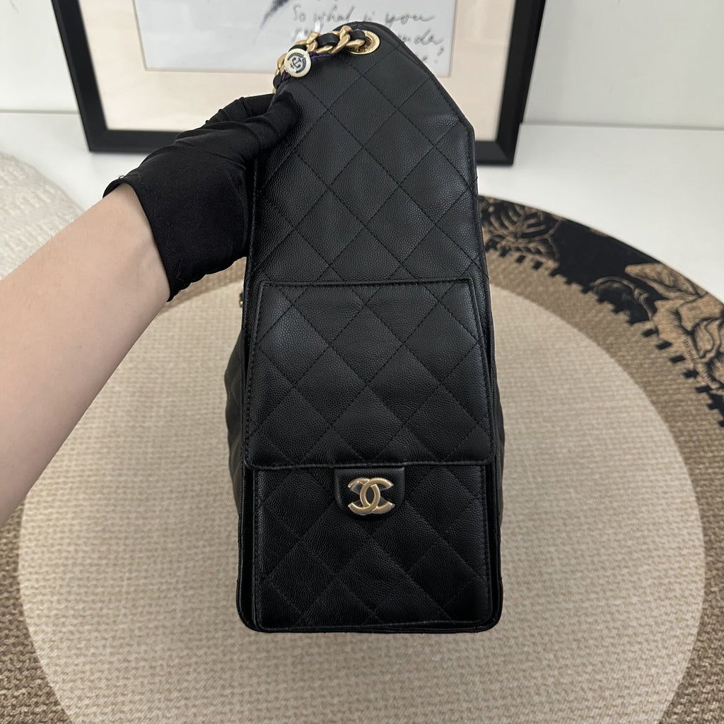 【Chanel】Chanel 25 Bag Medium Black Gold Hardware