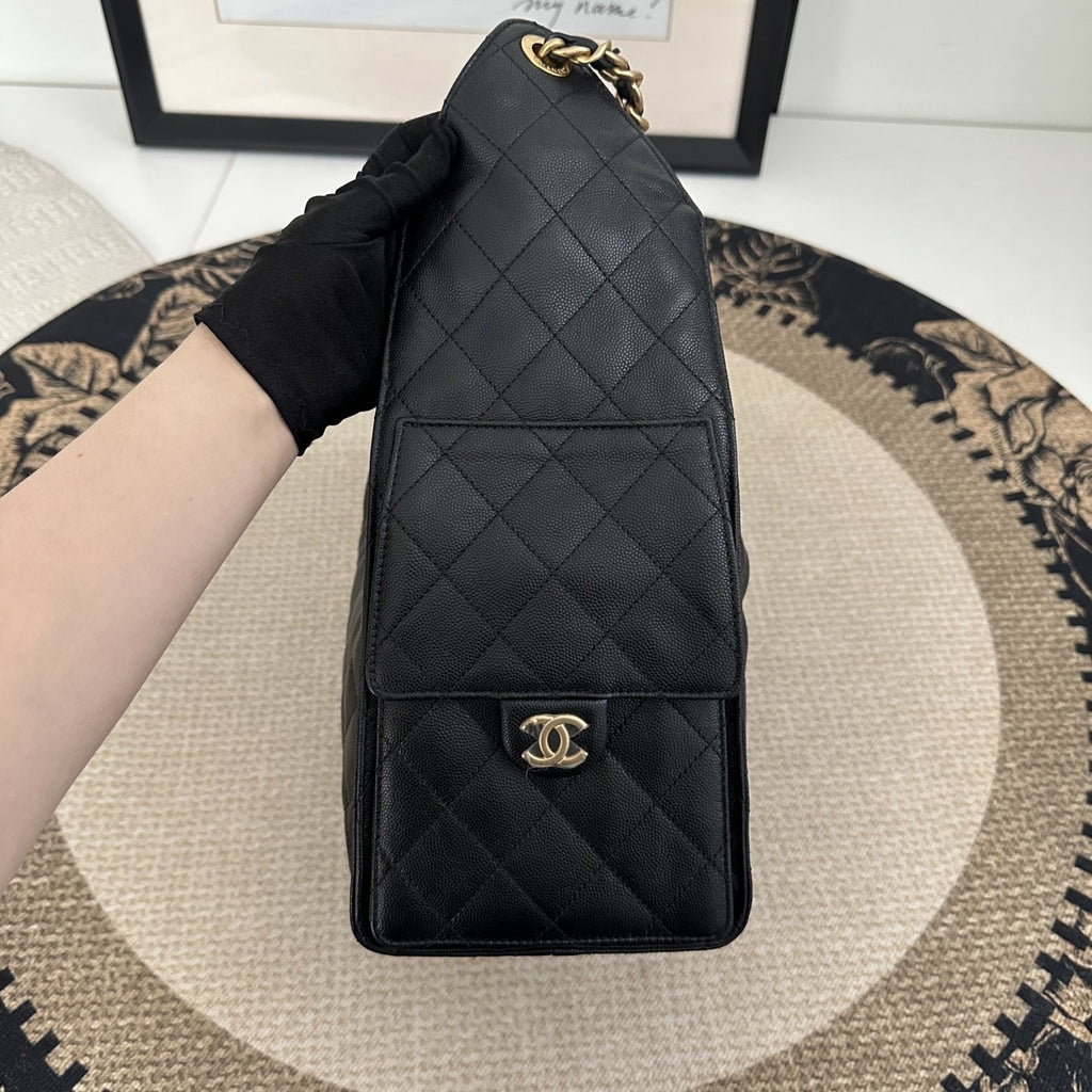 【Chanel】Chanel 25 Bag Medium Black Gold Hardware