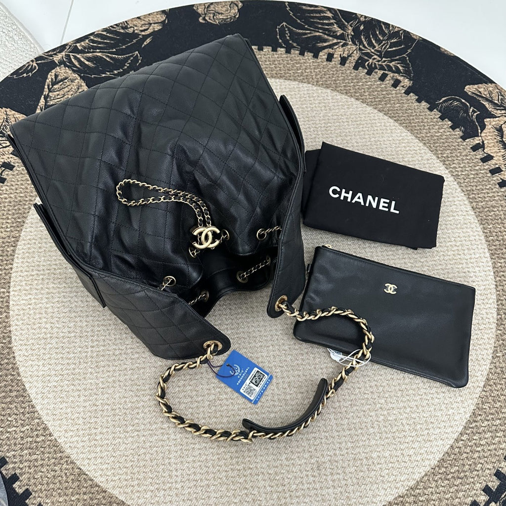 【Chanel】Chanel 25 Bag Medium Black Gold Hardware