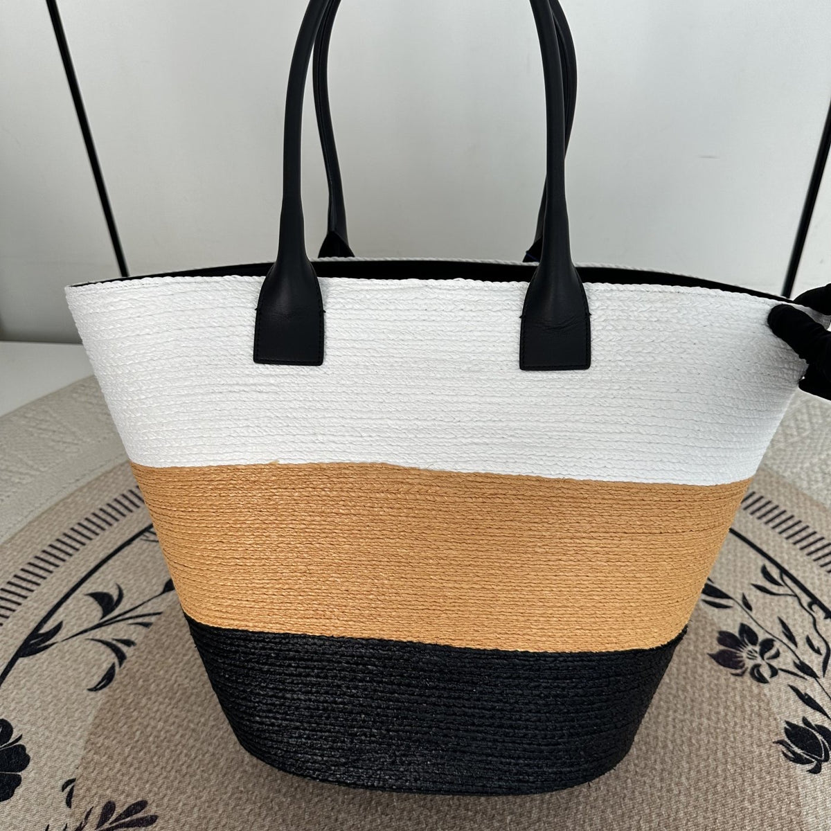 【Chanel】Chanel Coco Beach Color‑Block Braided Raffia Bucket Tote