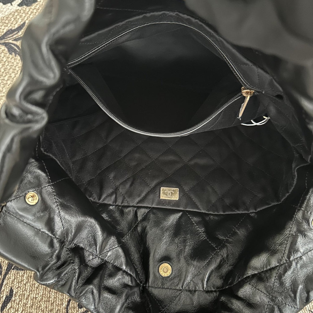 【Chanel】Chanel 22 Bag Black Gold Hardware