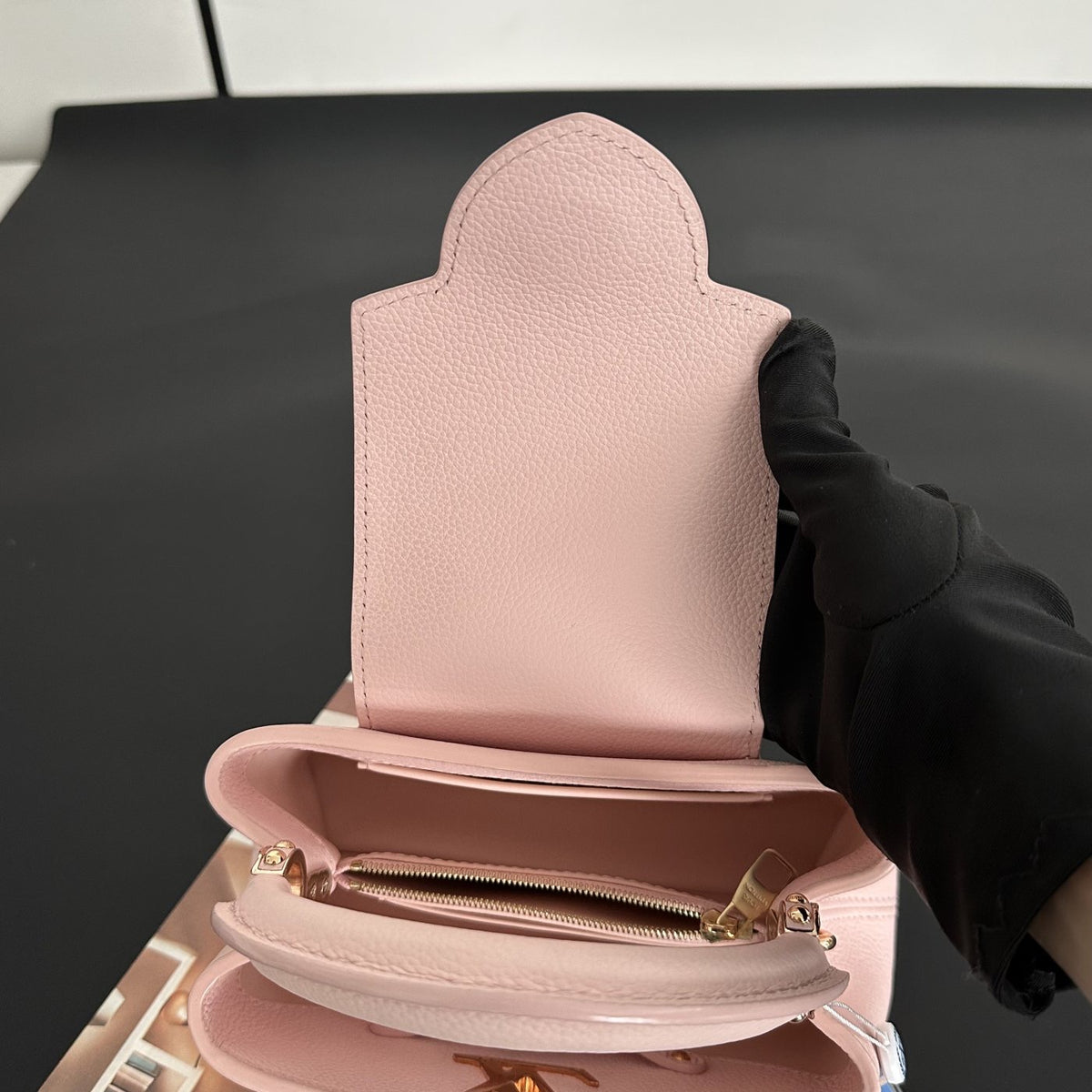 【LV】Louis Vuitton Capucines Mini Pink Taurillon Leather