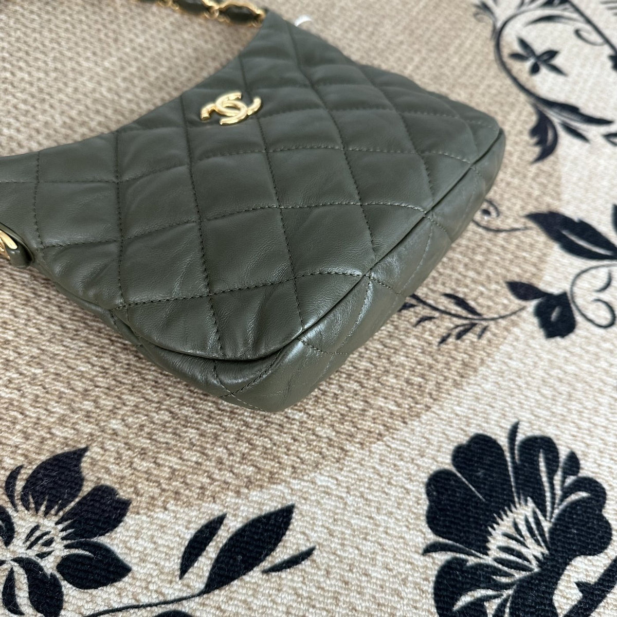 【Chanel】Chanel 22K Hobo Bag Cuban Green Lambskin with Gold-Tone Hardware