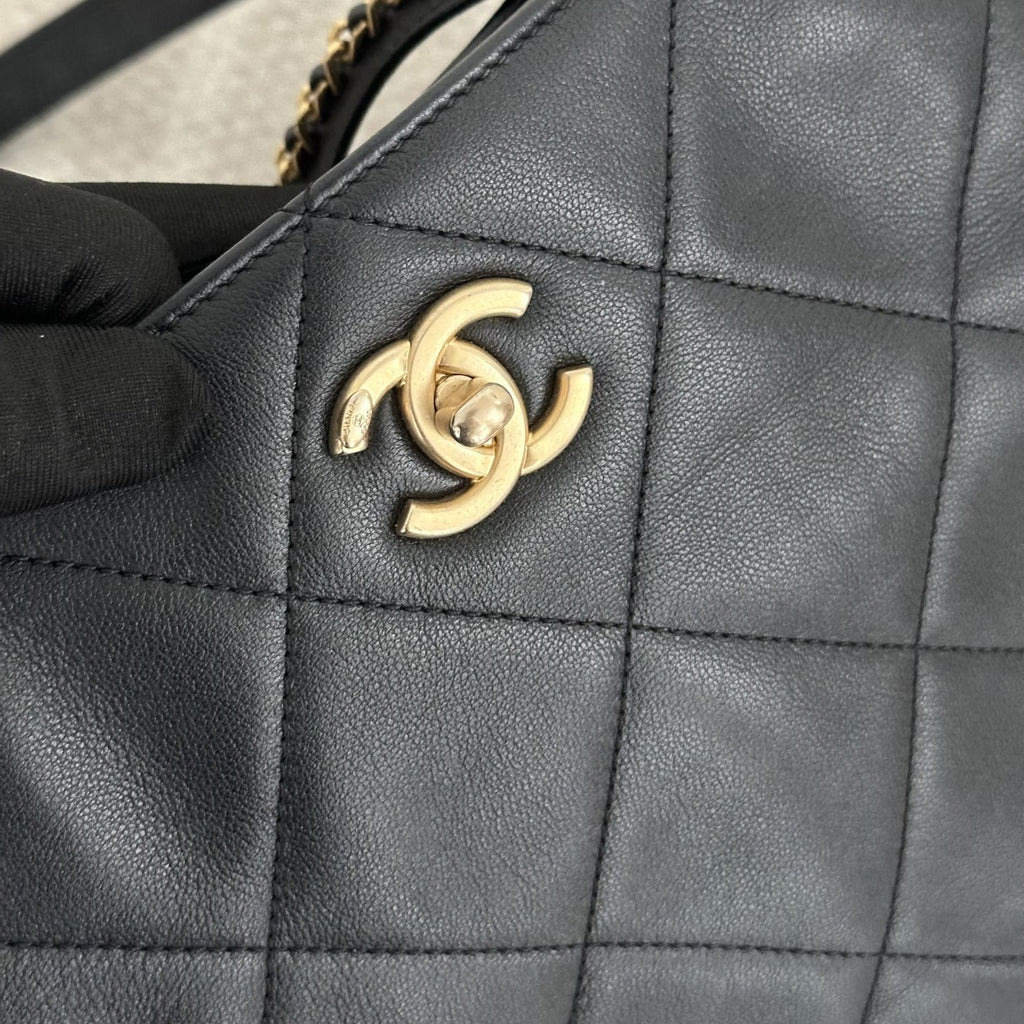 【Chanel】Chanel Black Gold Tote Bag