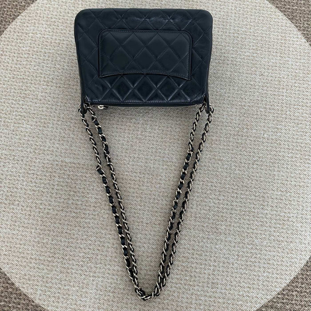 【Chanel】Chanel 25C Black Gold Shiny Leather Camera Bag