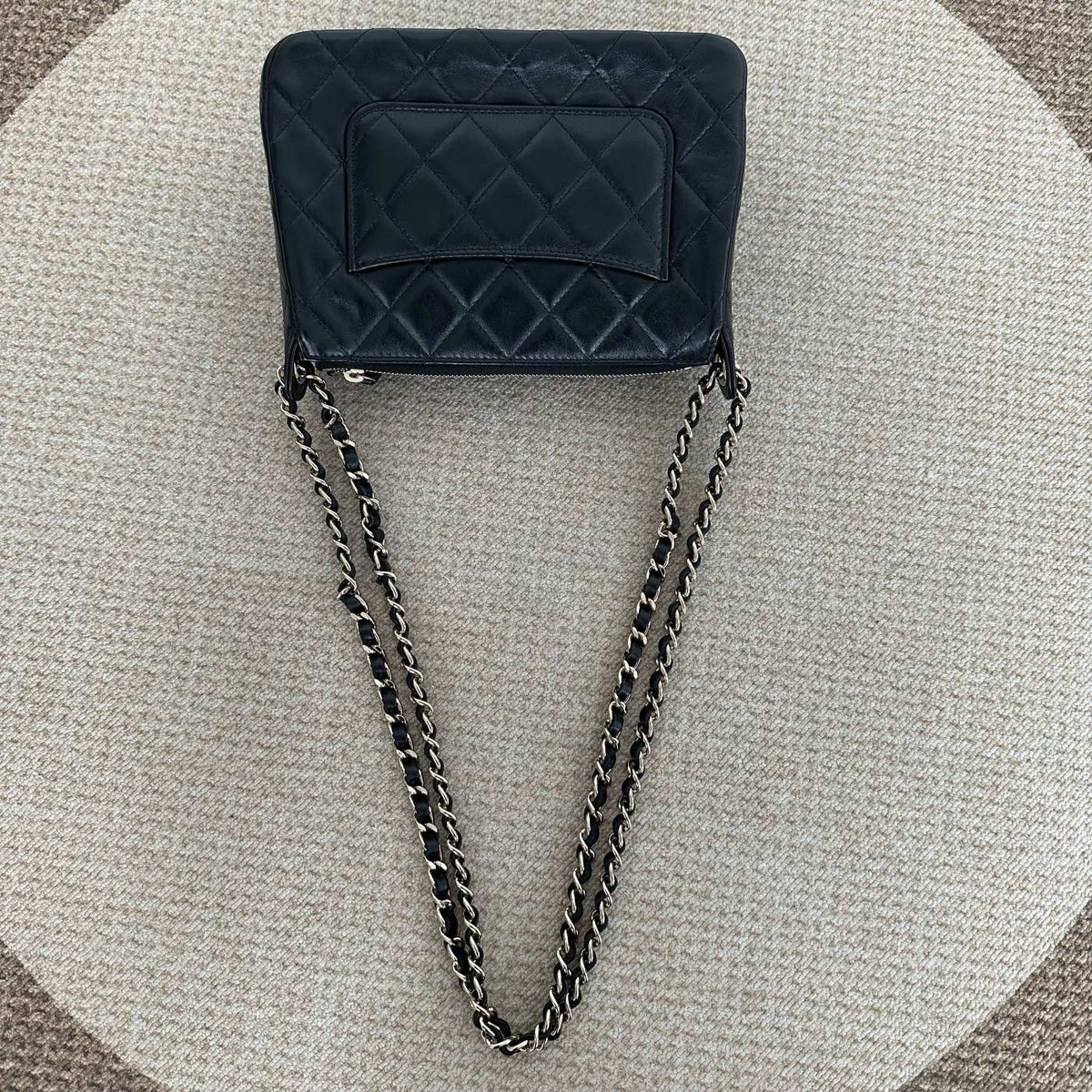 【Chanel】Chanel 25C Black Gold Shiny Leather Camera Bag