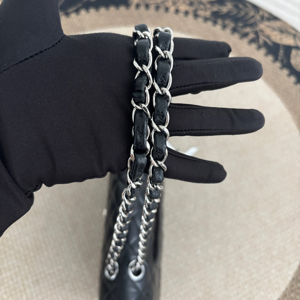 【Chanel】Chanel Medium Classic Flap Bag 25, Black Caviar, Silver-Tone Hardware-7213009