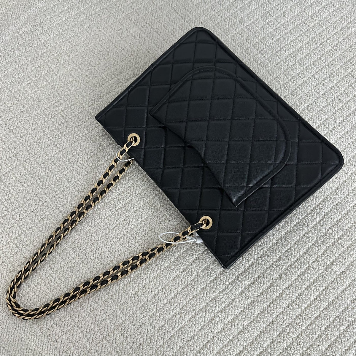 【Chanel】Chanel Black Gold Chain Tote Bag