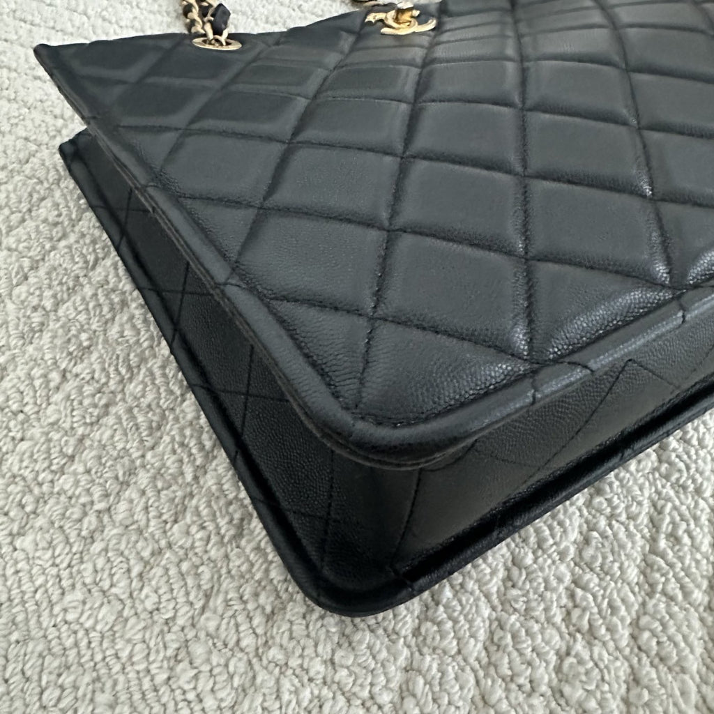 【Chanel】Chanel Black Gold Chain Tote Bag