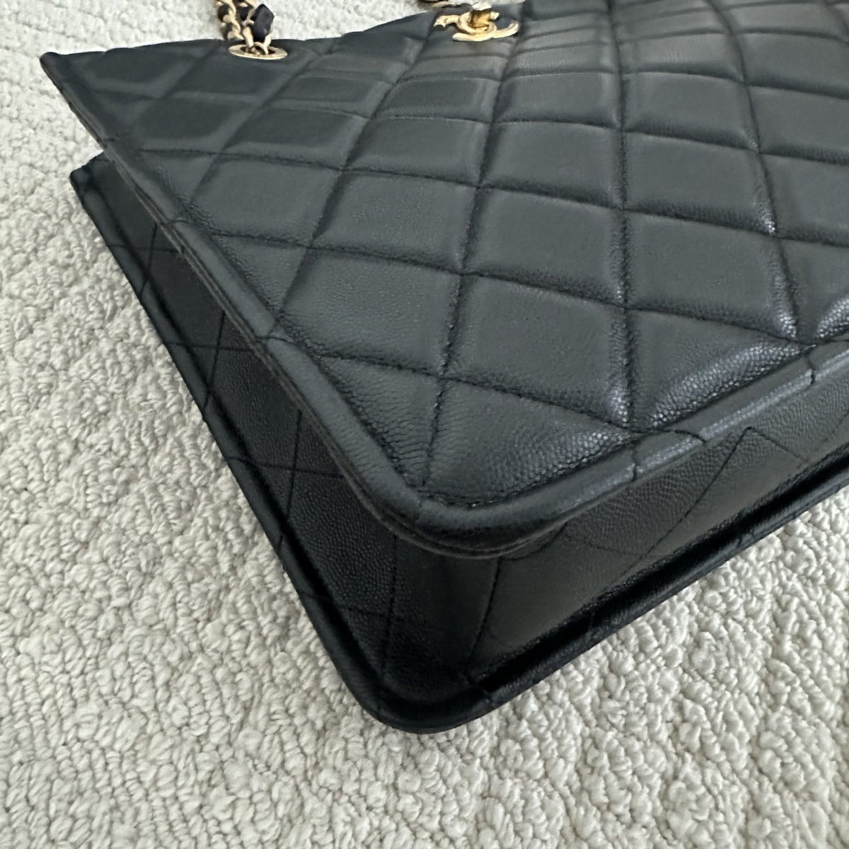【Chanel】Chanel Black Gold Chain Tote Bag