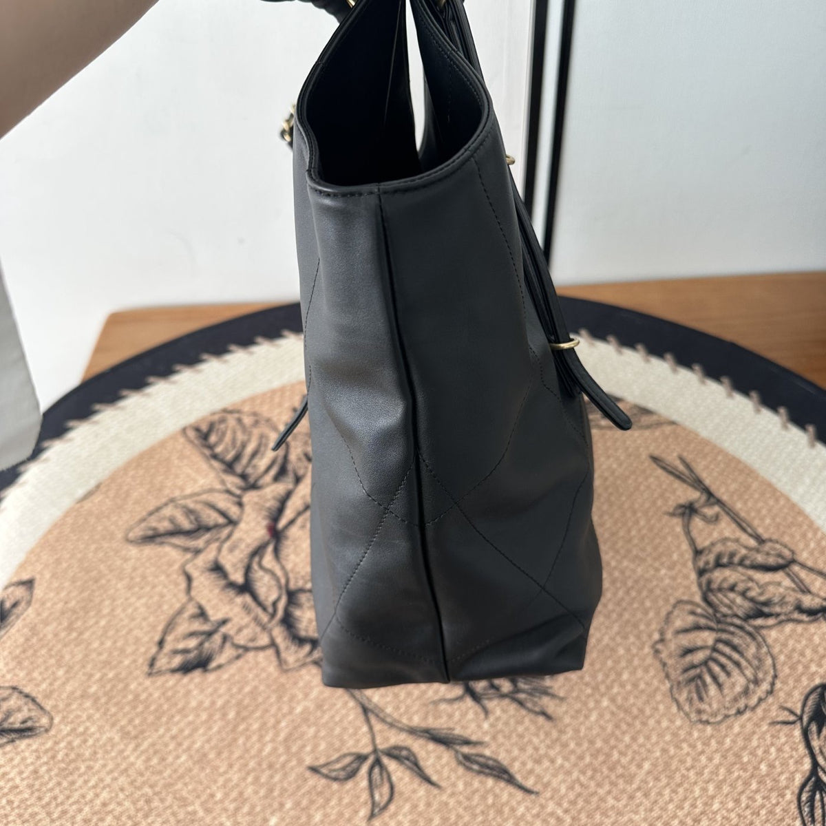 【Chanel】Chanel Black Caviar Hobo Bag with Matching Pouch, Gold-Tone Hardware-7207232