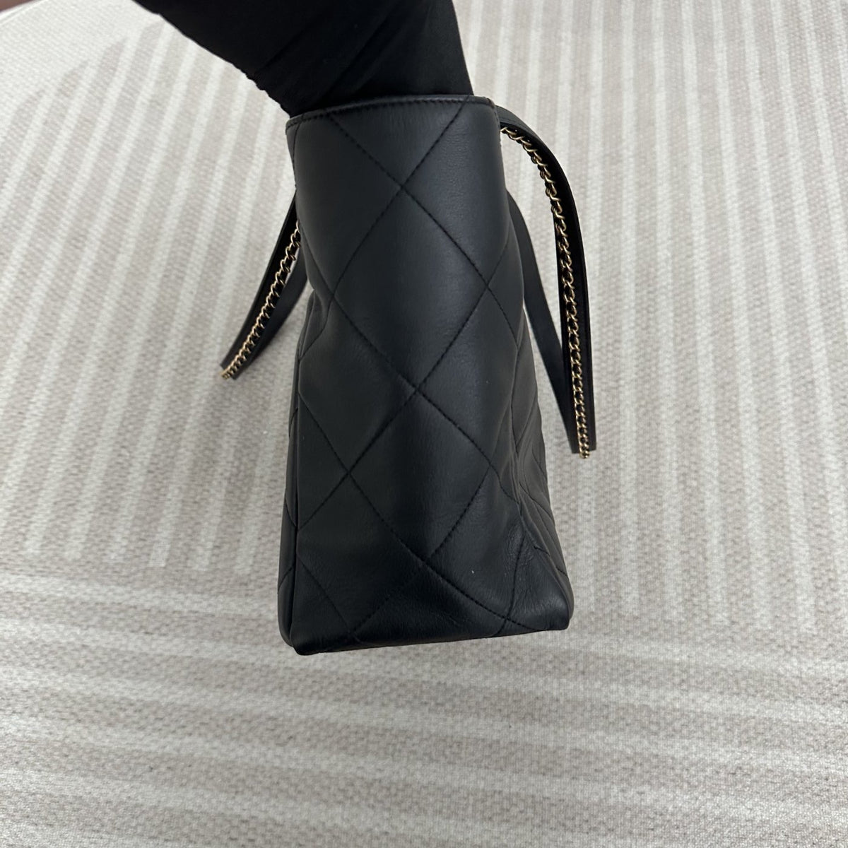 【Chanel】Chanel Black Gold Tote Bag