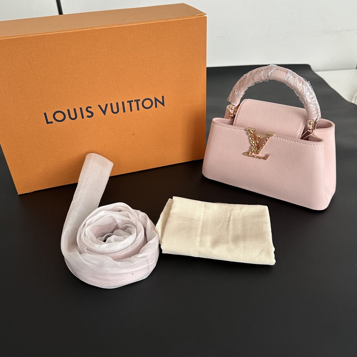 【LV】Louis Vuitton Capucines Mini Pink Taurillon Leather