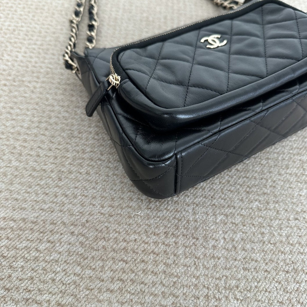 【Chanel】Chanel 25C Black Gold Shiny Leather Camera Bag