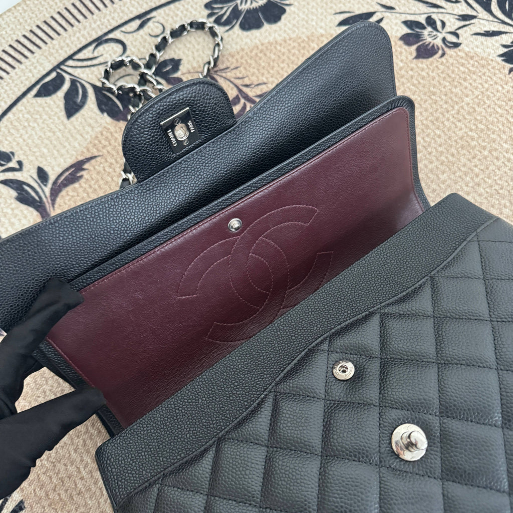 【Chanel】Chanel Black Silver Lambskin Classic Flap Jumbo