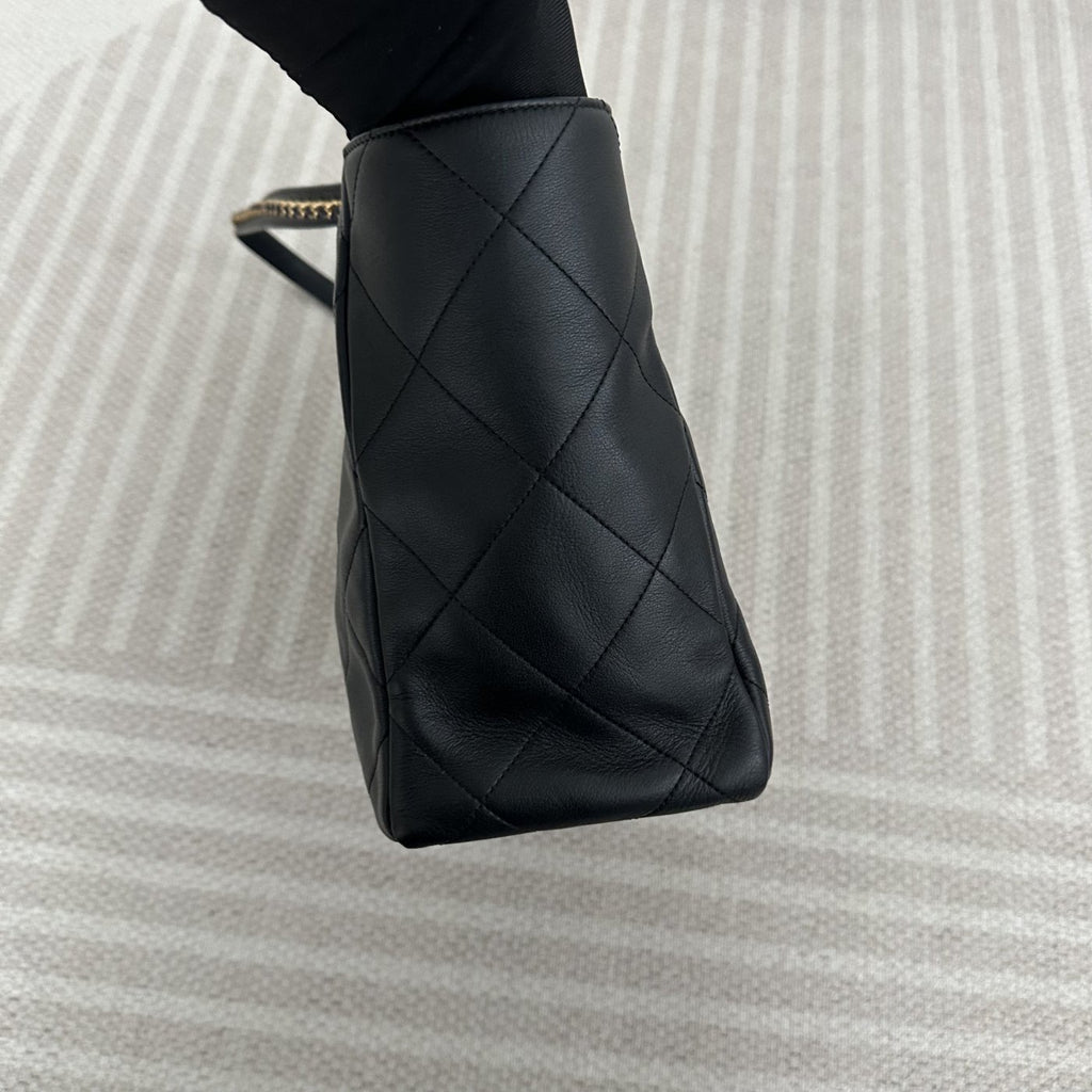 【Chanel】Chanel Black Gold Tote Bag