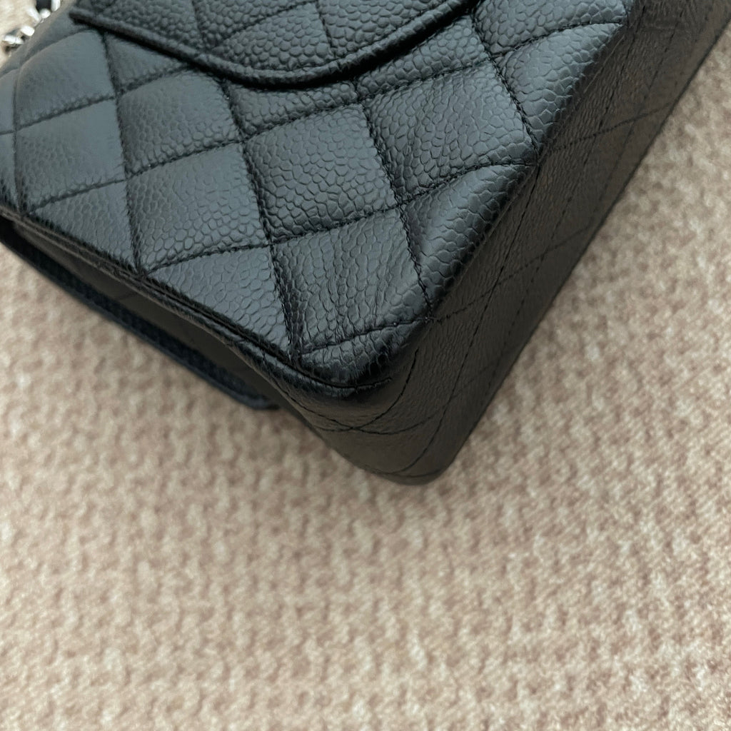 【Chanel】Chanel Medium Classic Flap Bag, Black Caviar, Silver-Tone Hardware-0201790LD