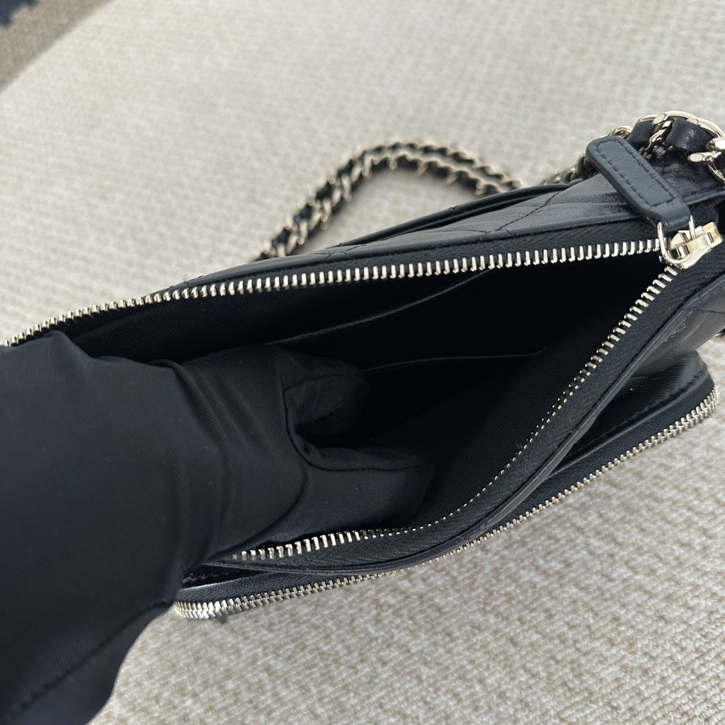 【Chanel】Chanel 25C Black Gold Shiny Leather Camera Bag