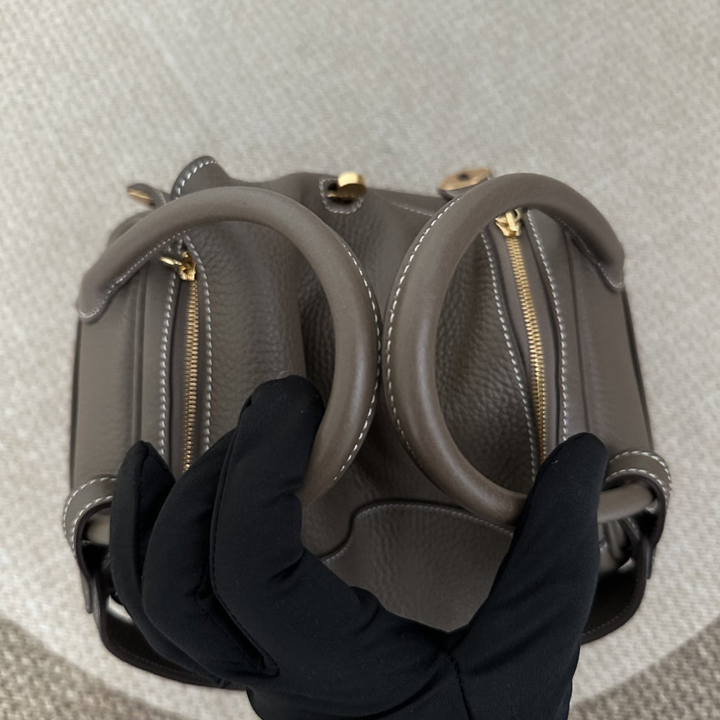 【Hermes】Hermès Lindy 26 Etoupe Gold Hardware B Stamp