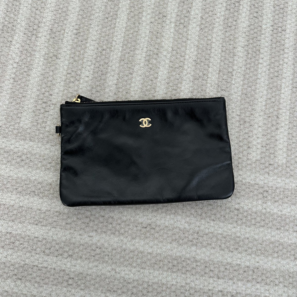 【Chanel】Chanel 22 Bag Medium, Black with Gold Hardware