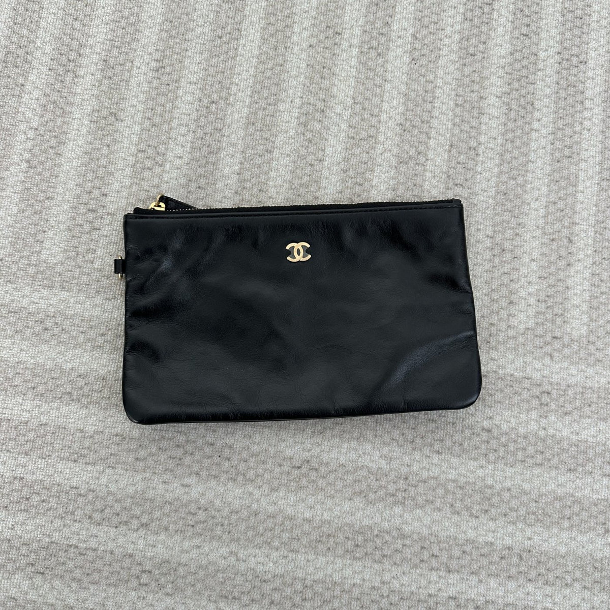 【Chanel】Chanel 22 Bag Medium, Black with Gold Hardware